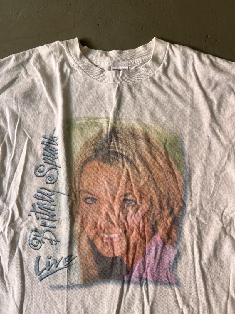 Vintage 2000 Britney Spears “Oops I did it again” Tour Tee - Image 4